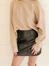Load image into Gallery viewer, Later Alligator Leather Skirt -Black
