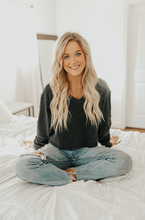 Load image into Gallery viewer, Black Casual Crop Pullover
